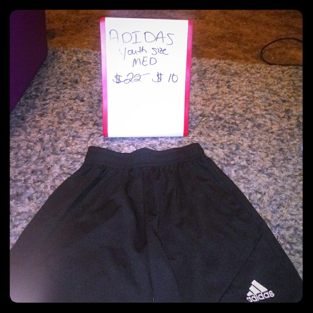 BASKETBALL SHORTS